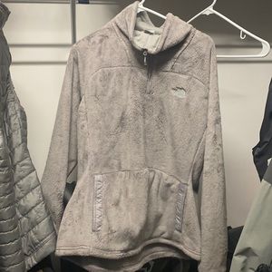 Women’s North Face fleece pullover
